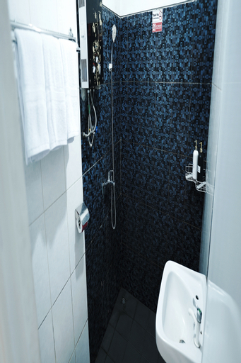 Bathroom 12