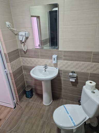 Bathroom 4, Hotel Saradis, Kruševac