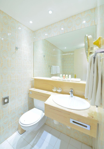 Bathroom 22