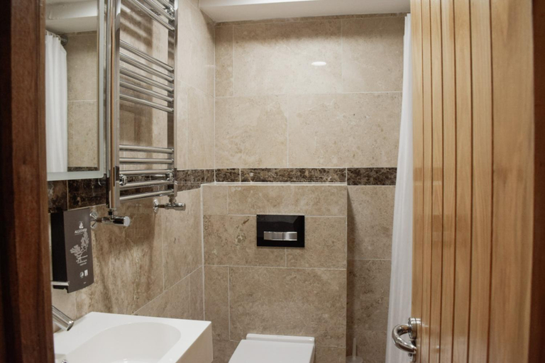 Bathroom 2, Osborne Aparthotel, East Sussex