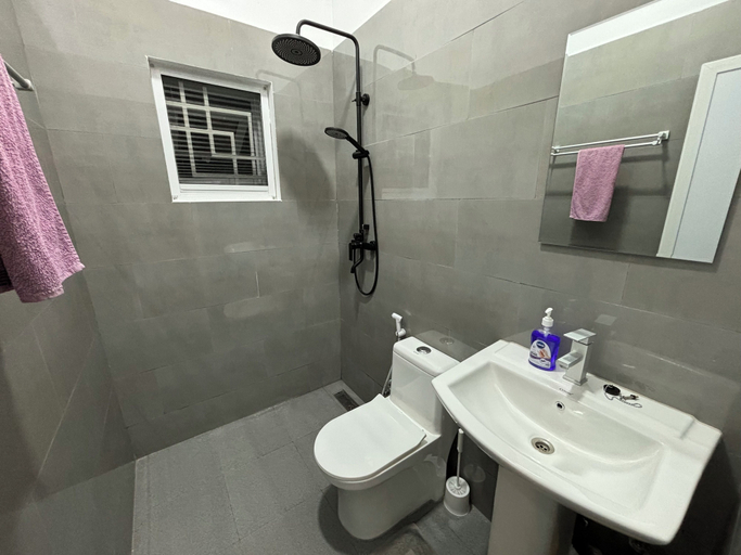 Bathroom 2, Zmk Hotel (Smc - Private) Company Limited, Kaskazini 'A'