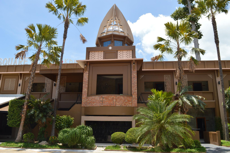 Exterior & Views