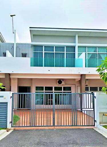 Exterior & Views