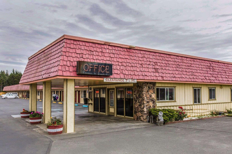Others 5, Westward Inn, Del Norte