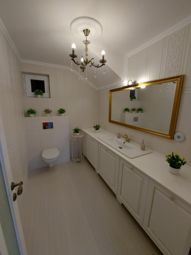 Bathroom, Conacul Poetilor, Gura Raului