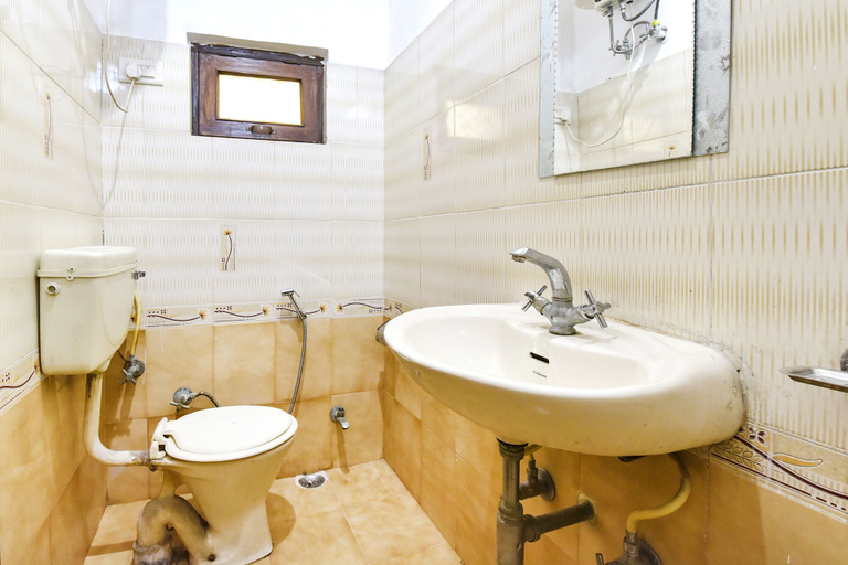 Bathroom 3, Fabhotel Basera, Hardwar
