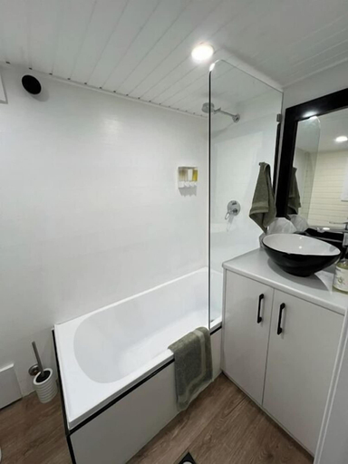 Bathroom 3, Wildside Sanctuary, Hawkesbury