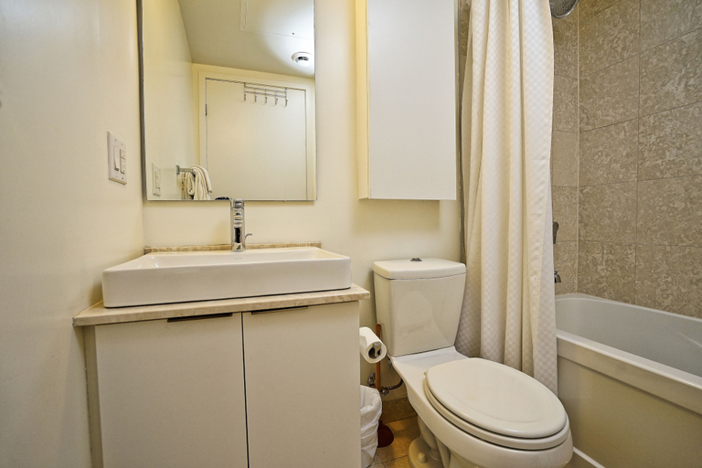 Bathroom 3, RivetStays - The Richmond, Toronto