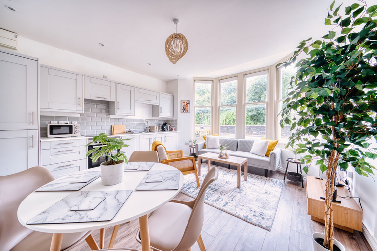 Others 5, Stunning 2 Bed City Centre & Bute Park, Cardiff