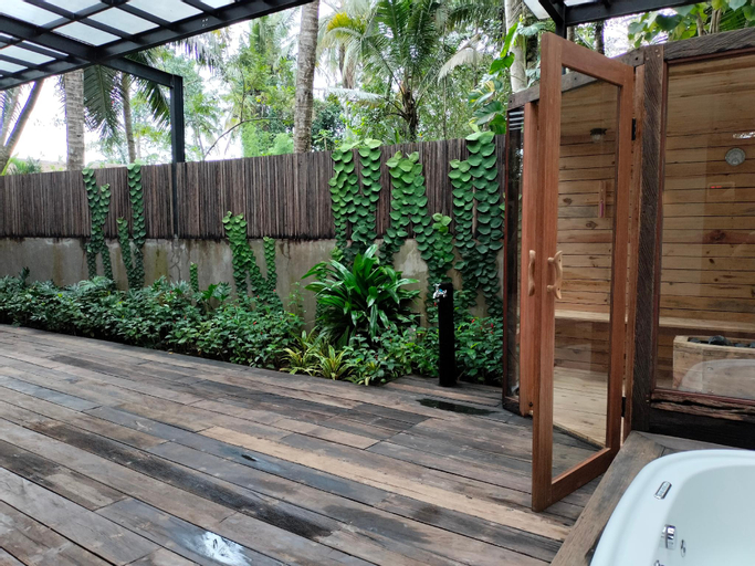 Bathroom 10