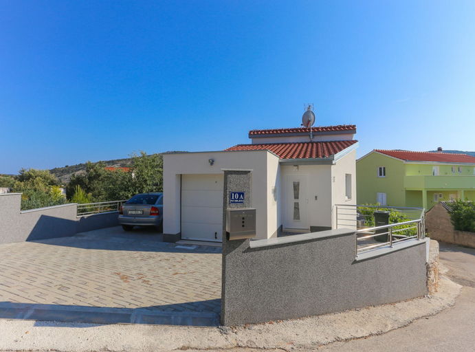 Exterior & Views 2, Elegant Oasis Vinisce Villa With Pool, Marina