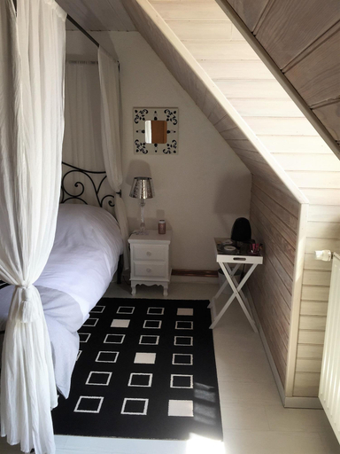 Bedroom 3, Les Reveries, Maine-et-Loire
