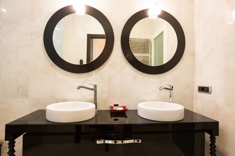 Bathroom 25