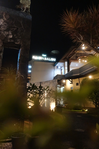 Exterior & Views 24