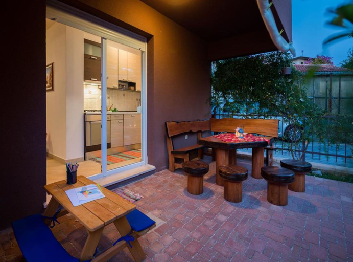 Others 5, Elegant Hideaway Apartment With Pool, Okrug