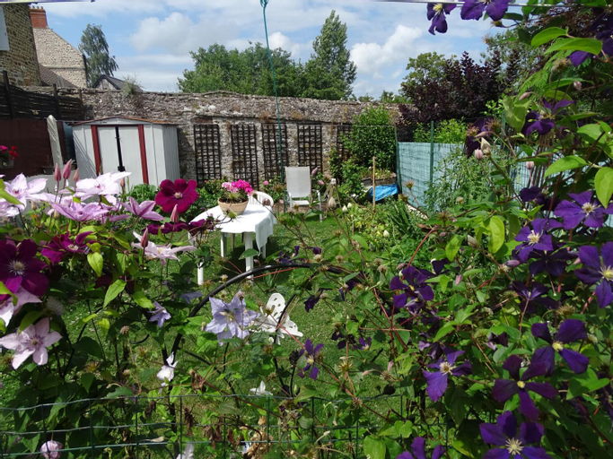 Chambre "Ombre d'acajou" a l'etage bien equipee chez Fred, Mayenne