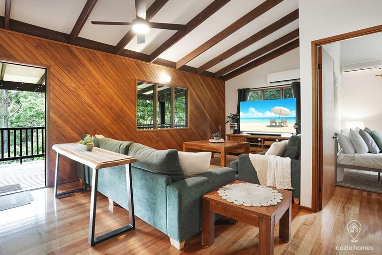 Others 2, Bindi Treehouse - Pet Friendly Elevated Pole Home, Cairns