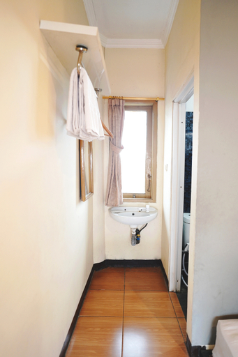Bathroom 15