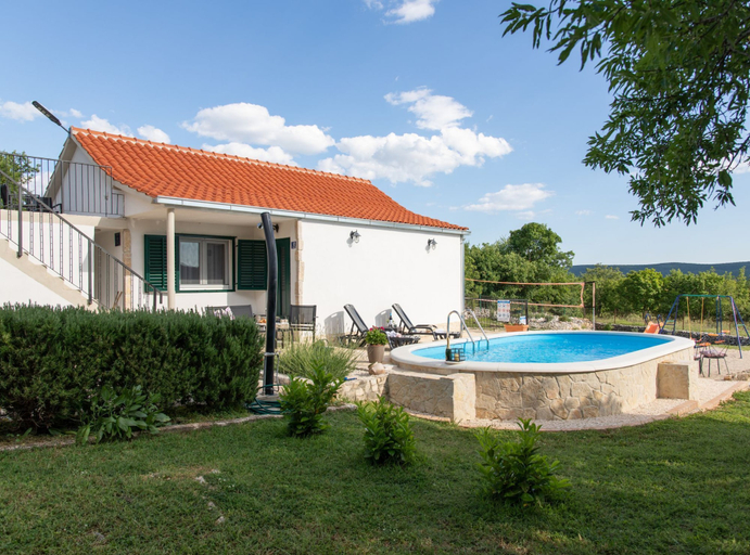 Exterior & Views, Serene Retreat Holiday Home With Pool, Klis
