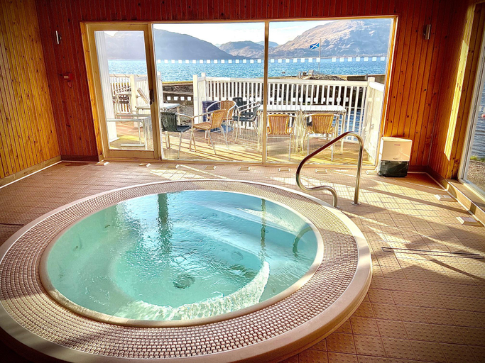 Sport & Beauty 5, Hollytree Hotel and Swimming Pool, Highland