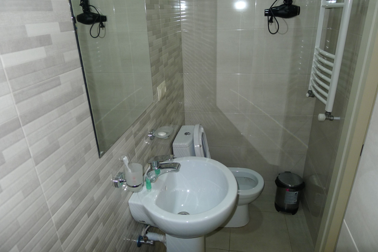 Bathroom 4, Silver 44 Hotel, Tbilisi