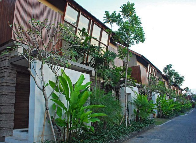Exterior & Views 24