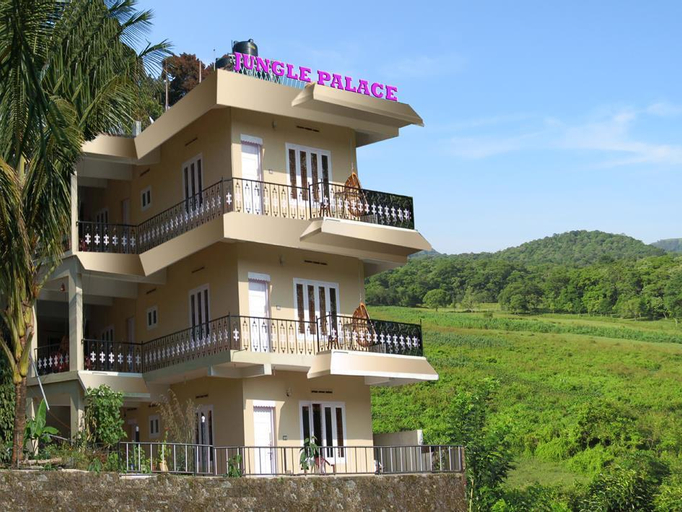 Exterior & Views