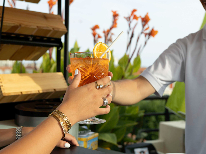 Food & Drinks
