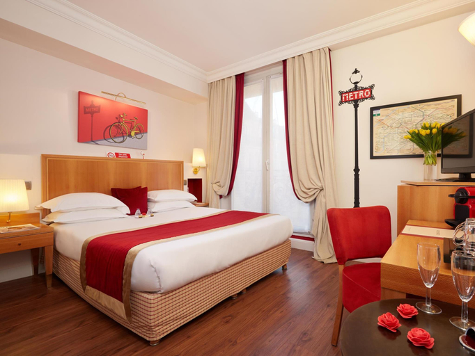 Bedroom, Hotel Waldorf Trocadero Tour Eiffel, Paris