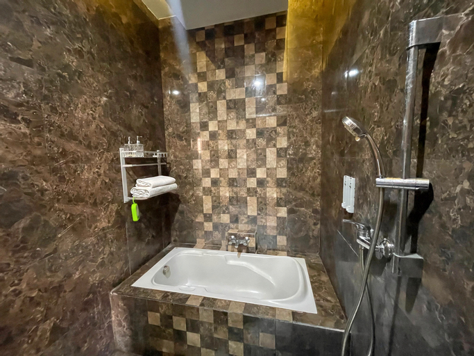 Bathroom 12