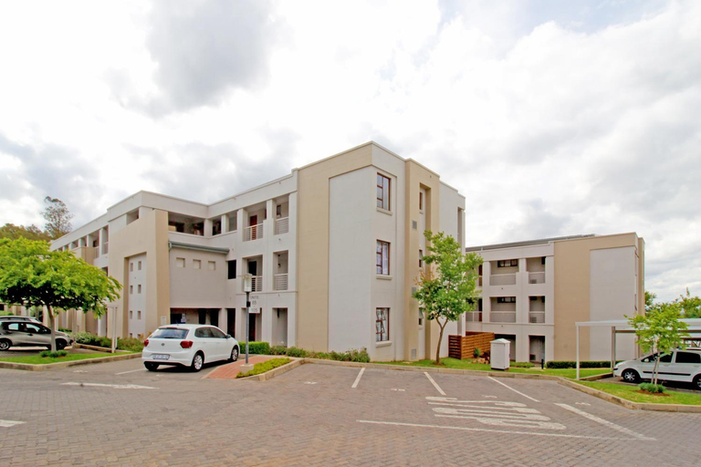 Others 5, GREENWICH 2 bedroom 2 bath serv apart with 24hrs electricity, City of Johannesburg