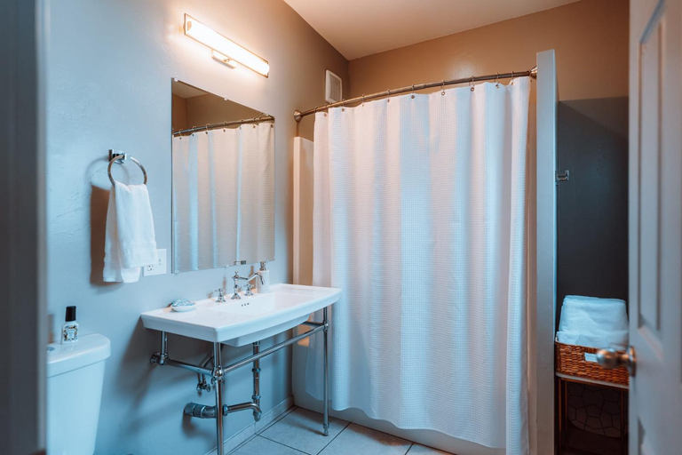 Others 2, Swank House- Downtown Suite-Pet Friendly, Jackson