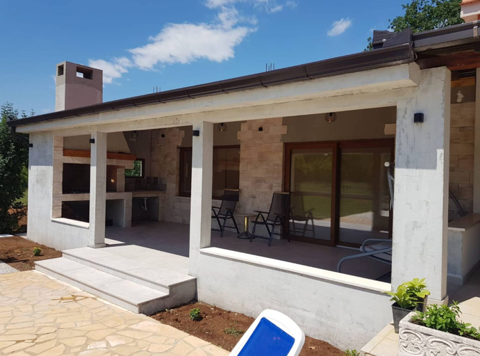 Exterior & Views 2, Tranquil Holiday Home With Pool, Garden, and Playground in a Peaceful Countryside Setting, Sinj