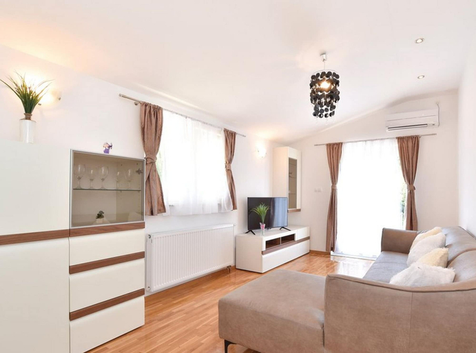 Others 5, Serene Villa With Pool, Bbq, and Authentic Tavern Surrounded by Nature, Trilj
