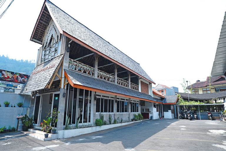 Exterior & Views 29