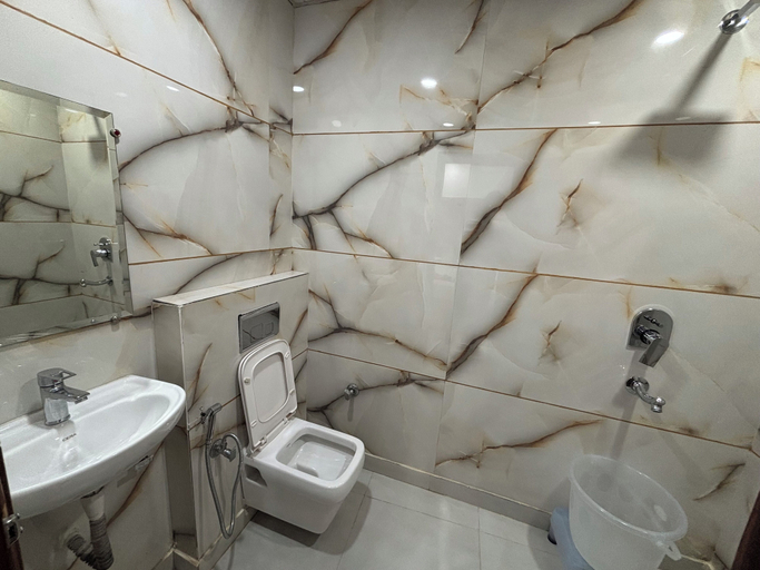 Bathroom 3, Hotel CG International, Delhi