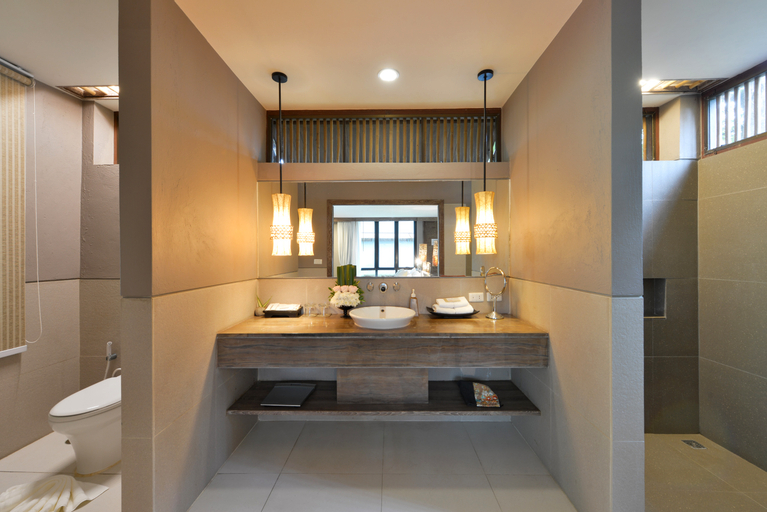 Bathroom 10
