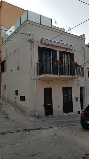Others 2, Magilu Case con Jacuzzi, Trapani