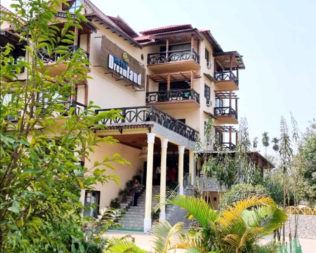 Exterior & Views