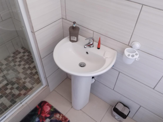 Bathroom 3, Emperor Lodge And Tours, Ekurhuleni