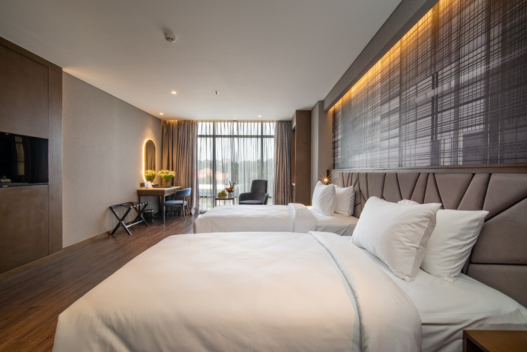 NHAT HA LAVISH HOTEL - Tap to explore photos