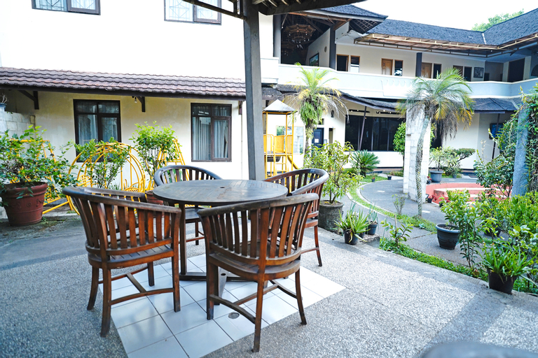 Exterior & Views 21