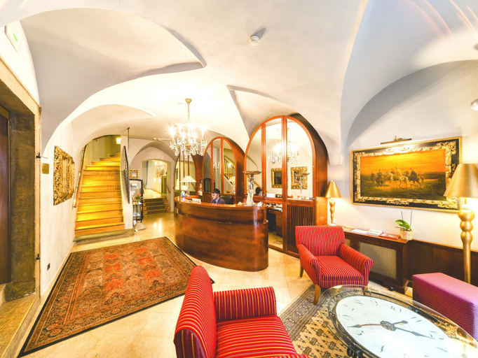 Public Area, The Golden Wheel, Praha 6