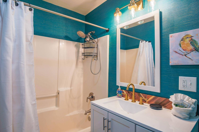 Bathroom 3, Shangri-La, Charleston