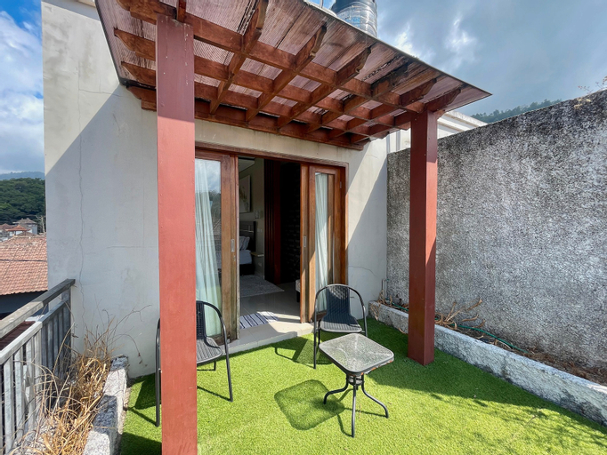 Exterior 3