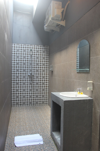 Bathroom 3, Biya Lumba, Karangasem