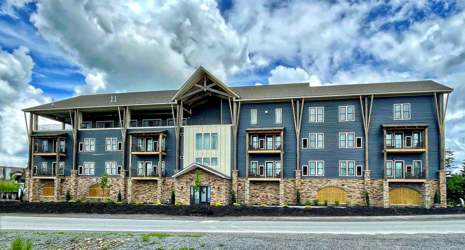 Exterior & Views