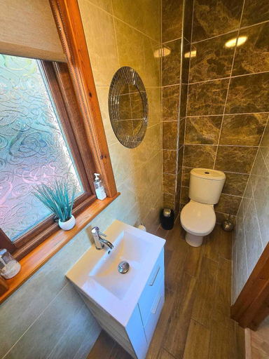 Bathroom 4, Luichart Lodge, Highland