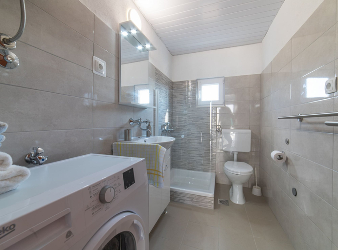 Bathroom, Serene Retreat Holiday Home With Pool, Klis