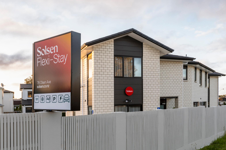 Solsen Motel, Waitakere